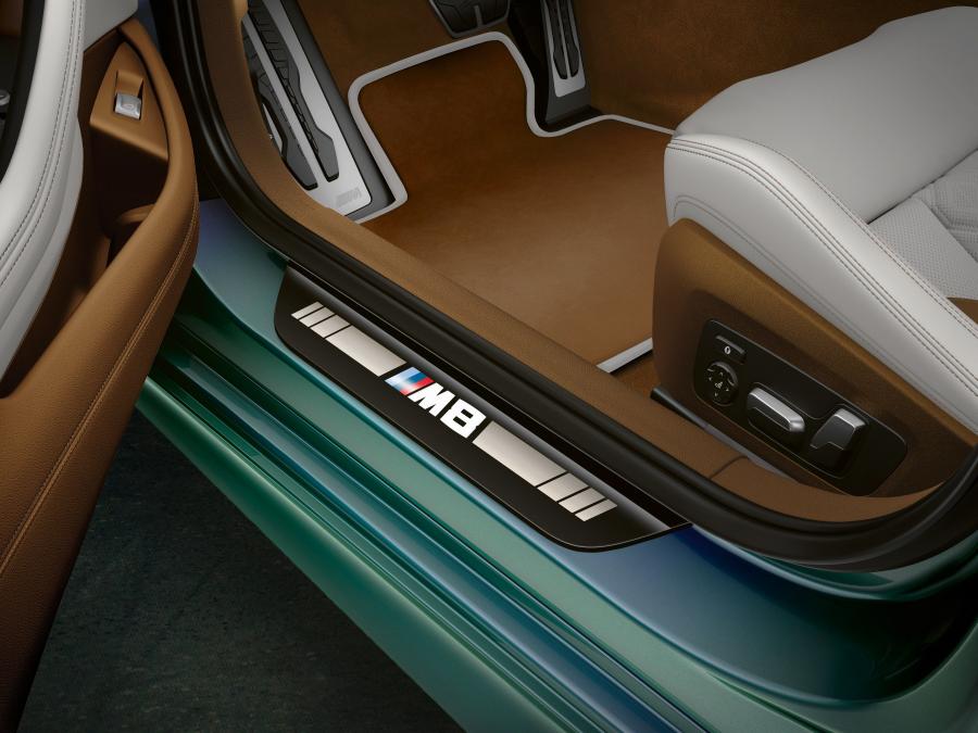 Детали интерьера BMW M8 Gran Coupe First Edition (F93) 2019 года  (NA) (фото 4 из 6)